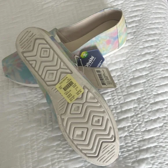 New Toms - Picture 2 of 4
